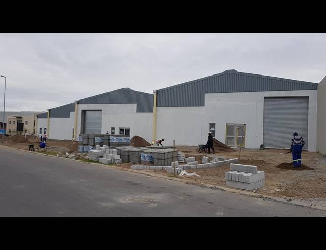 462M² FACTORY TO LET IN BRACKENFELL CENTRAL